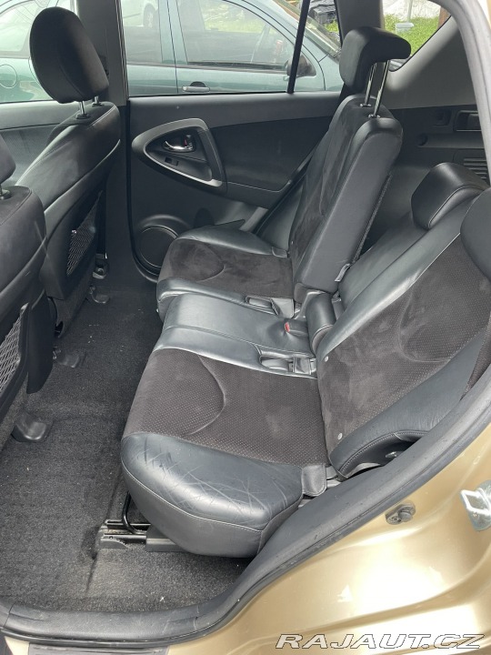 Toyota RAV4  2012