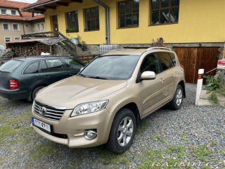 Toyota RAV4  2012