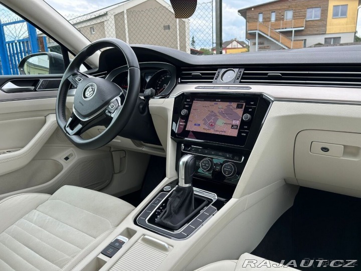 Volkswagen Passat 2,0 TDI 140KW DSG 92TKM 2018