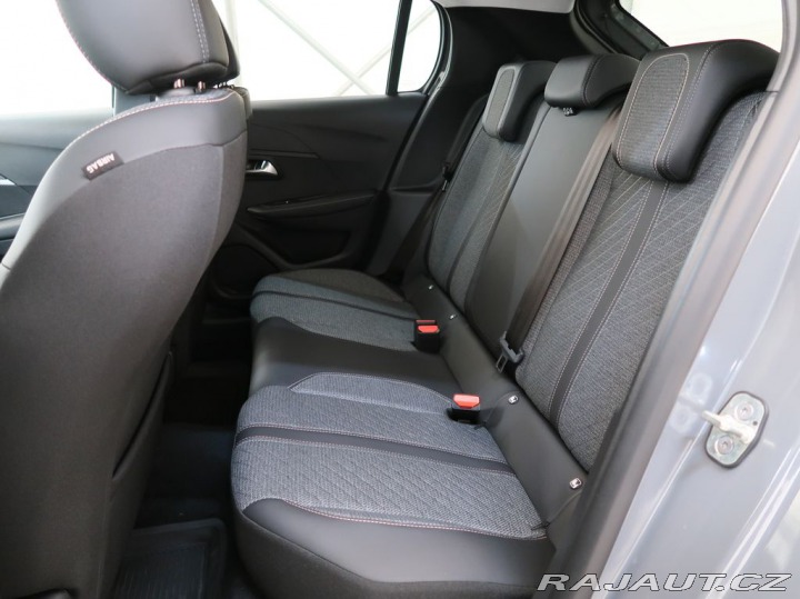 Peugeot 208 1.2HYBRID,CZ,ALLURE,e-DCS 2024