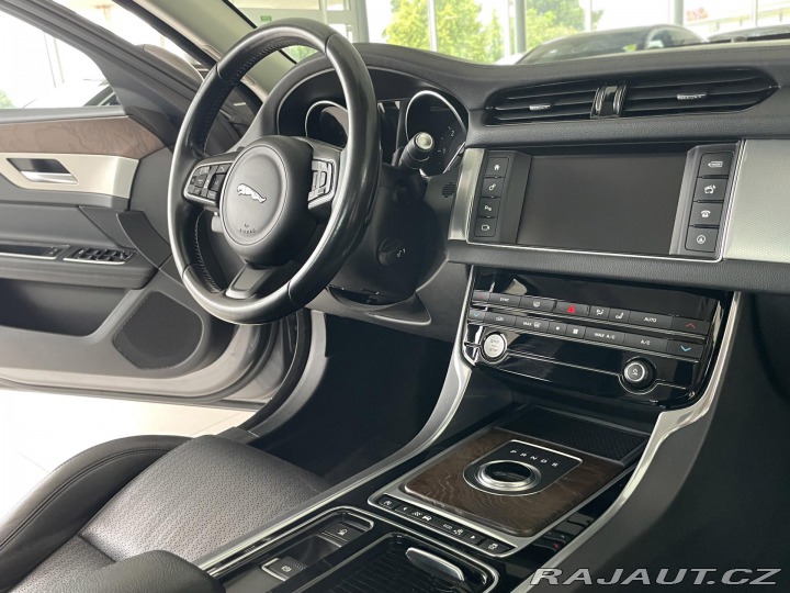 Jaguar XF 20d Aut*Xenon*Navi*Kamera 2016