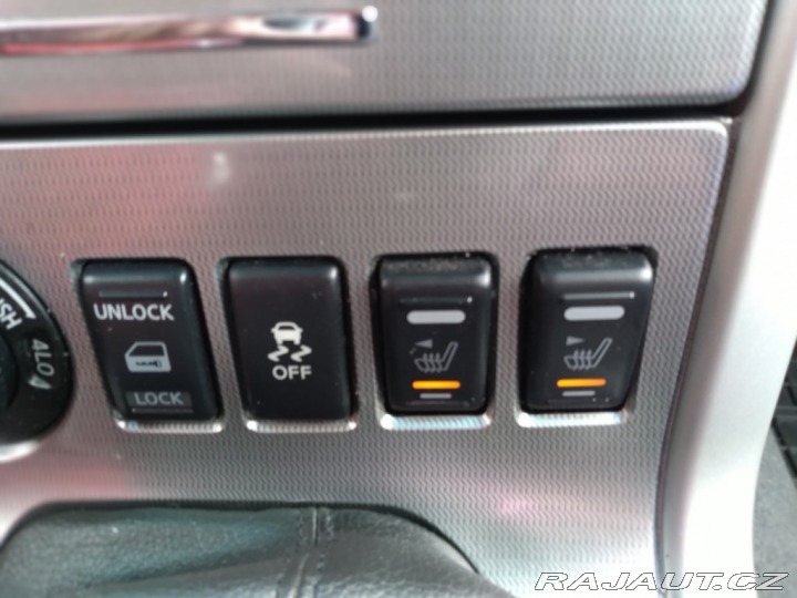 Nissan Navara 2.5 dCi 140kW 4x4 MANUÁL 2015