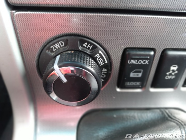 Nissan Navara 2.5 dCi 140kW 4x4 MANUÁL 2015