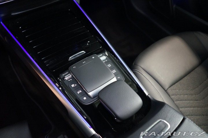 Mercedes-Benz GLB 180*CAMERA*LED*ZÁRUKA 2023