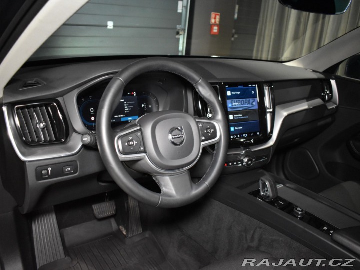 Volvo XC60 2,0 B4 AWD Momentum Bezkl 2021