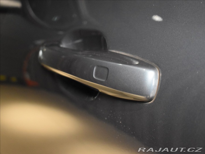 Volvo XC60 2,0 B4 AWD Momentum Bezkl 2021