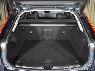 Volvo XC60 2,0 B4 AWD Momentum Bezkl 2021