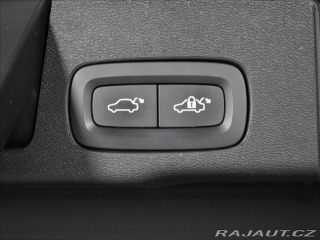 Volvo XC60 2,0 B4 AWD Momentum Bezkl 2021