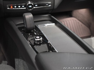 Volvo XC60 2,0 B4 AWD Momentum Bezkl 2021