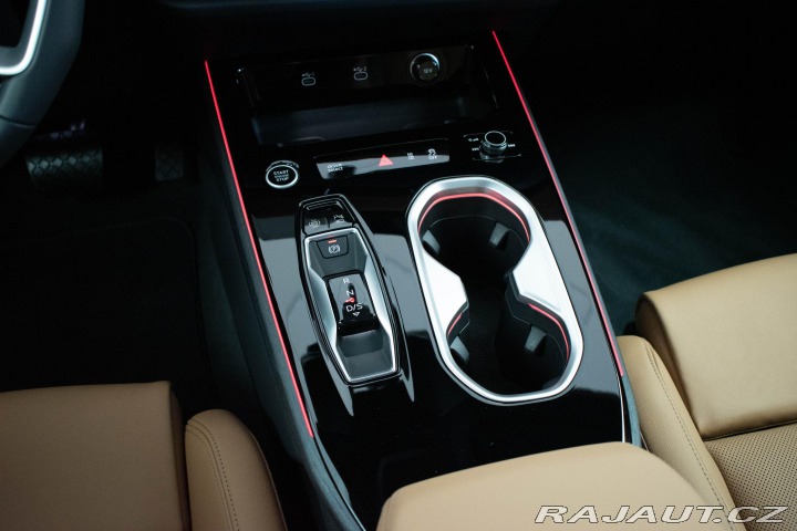 Audi A6 3.0 TFSI 4x4 S-LINE*VZDUC 2025