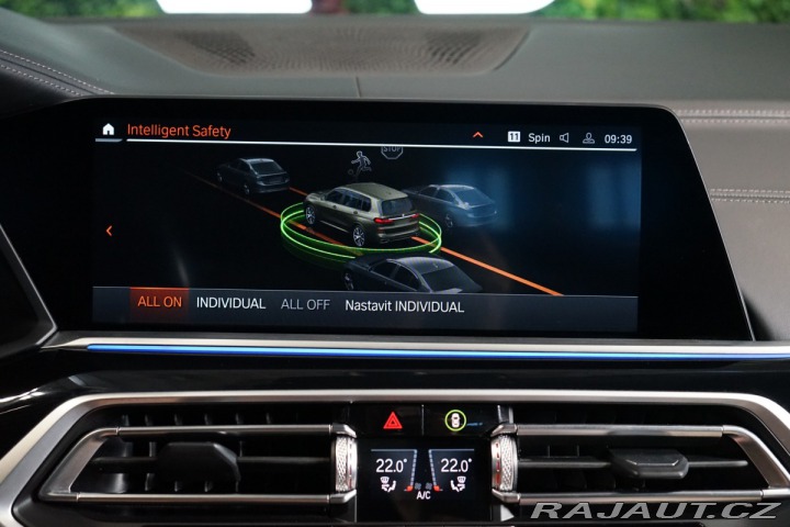 BMW X7 M50i*6-MÍST*NEZ.TOP*ZÁRUK 2022