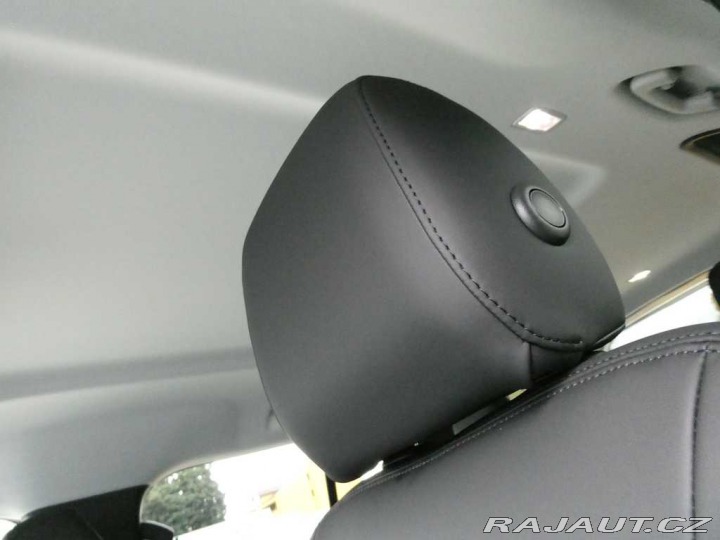 Land Rover Defender 110 3,0 S D200 2025