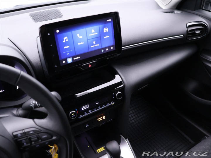 Toyota Yaris Cross 1,5 HEV e-CVT AWD CZ Comf 2025