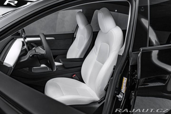 Tesla Model Y  2024