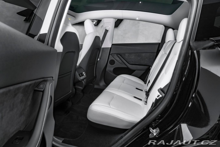 Tesla Model Y  2024