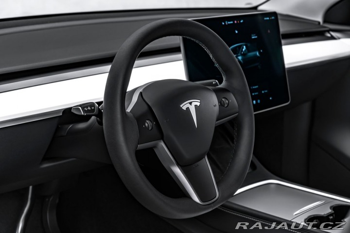 Tesla Model Y  2024