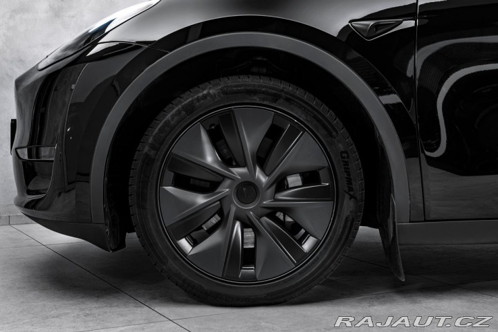 Tesla Model Y  2024