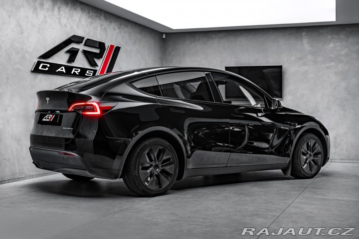 Tesla Model Y  2024