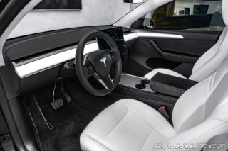 Tesla Model Y  2024