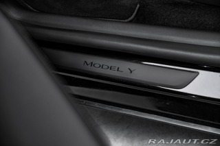 Tesla Model Y  2024