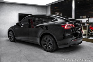 Tesla Model Y  2024