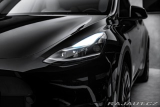 Tesla Model Y  2024