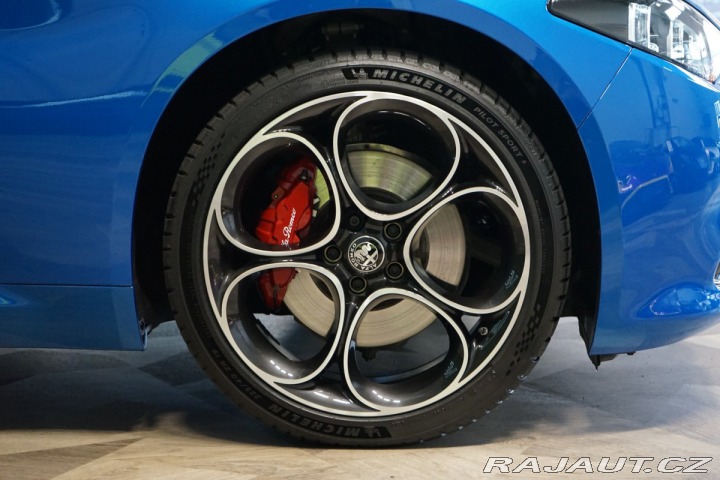 Alfa Romeo Giulia COMPETIZIONE*H/K*LED*ZÁRU 2023