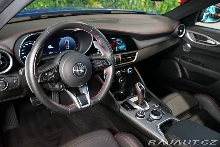 Alfa Romeo Giulia COMPETIZIONE*H/K*LED*ZÁRU 2023