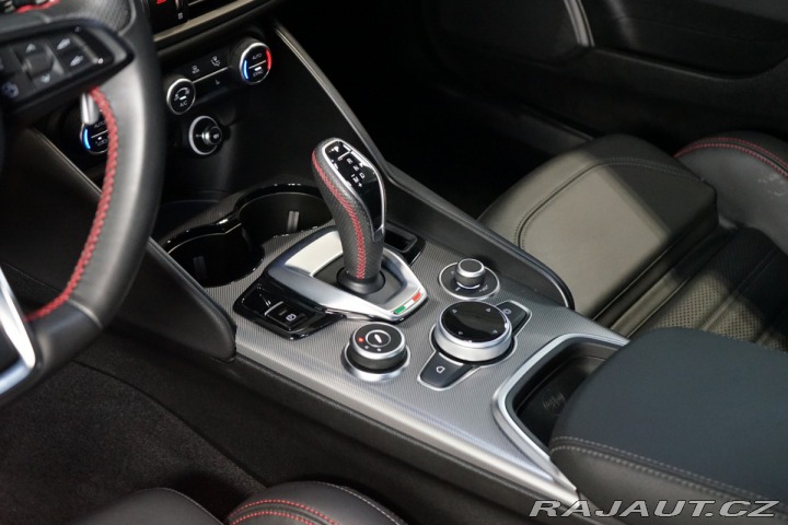 Alfa Romeo Giulia COMPETIZIONE*H/K*LED*ZÁRU 2023