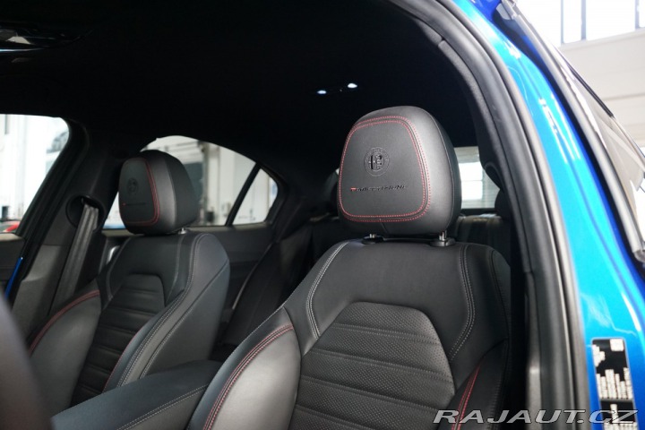 Alfa Romeo Giulia COMPETIZIONE*H/K*LED*ZÁRU 2023
