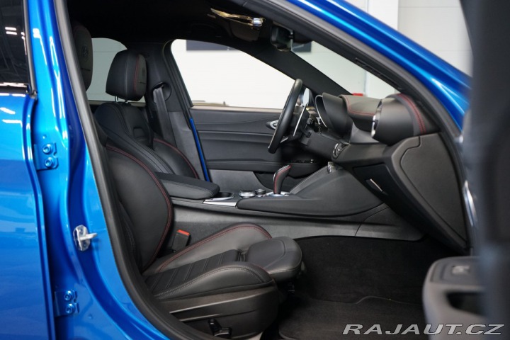 Alfa Romeo Giulia COMPETIZIONE*H/K*LED*ZÁRU 2023