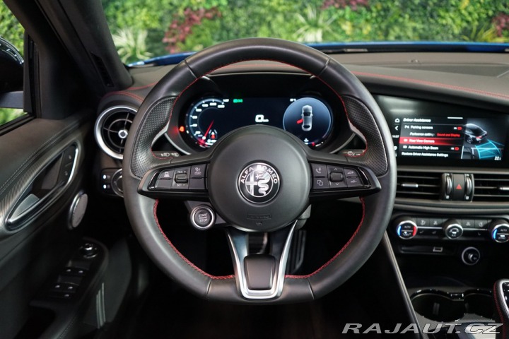 Alfa Romeo Giulia COMPETIZIONE*H/K*LED*ZÁRU 2023