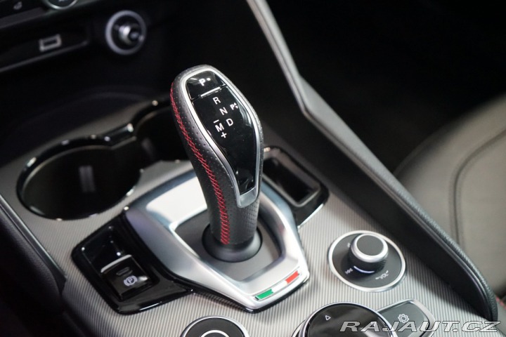 Alfa Romeo Giulia COMPETIZIONE*H/K*LED*ZÁRU 2023