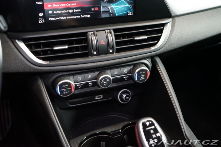 Alfa Romeo Giulia COMPETIZIONE*H/K*LED*ZÁRU 2023