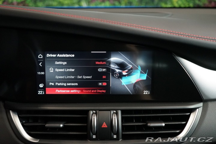 Alfa Romeo Giulia COMPETIZIONE*H/K*LED*ZÁRU 2023