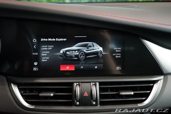 Alfa Romeo Giulia COMPETIZIONE*H/K*LED*ZÁRU 2023