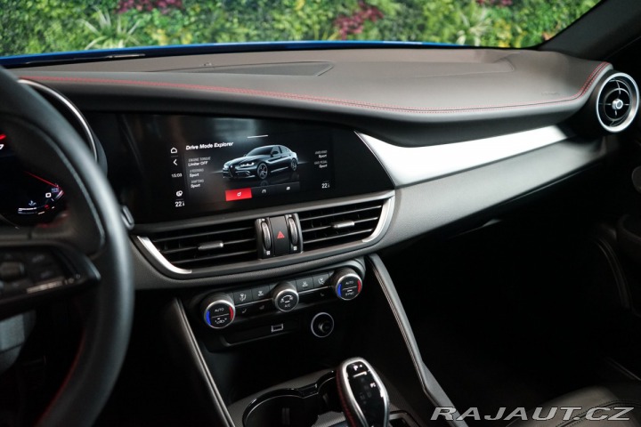 Alfa Romeo Giulia COMPETIZIONE*H/K*LED*ZÁRU 2023