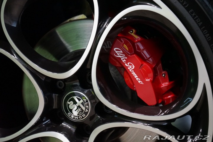 Alfa Romeo Giulia COMPETIZIONE*H/K*LED*ZÁRU 2023