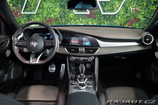 Alfa Romeo Giulia COMPETIZIONE*H/K*LED*ZÁRU 2023