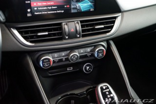 Alfa Romeo Giulia COMPETIZIONE*H/K*LED*ZÁRU 2023