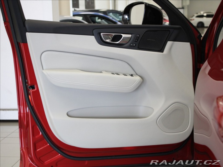 Volvo XC60 2,0 B4 AWD PLUS Akční CEN 2024