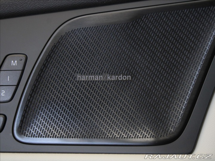 Volvo XC60 2,0 B4 AWD PLUS Dark PANO 2024