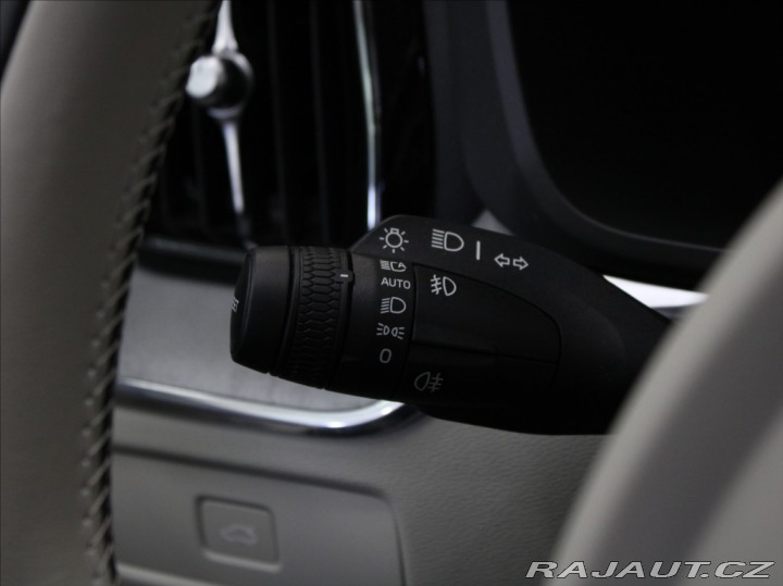 Volvo XC60 2,0 B4 AWD PLUS Dark PANO 2024