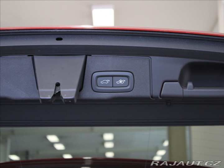 Volvo XC60 2,0 B4 AWD PLUS Dark PANO 2024