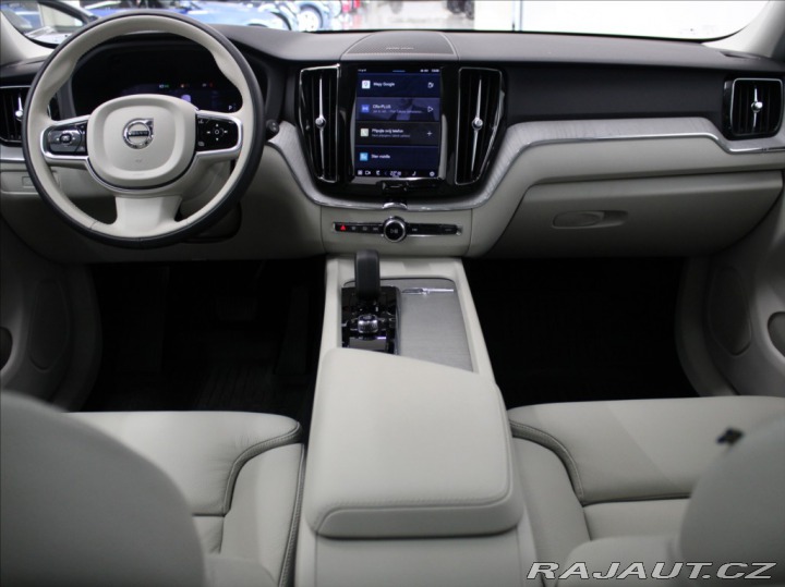 Volvo XC60 2,0 B4 AWD PLUS Dark PANO 2024