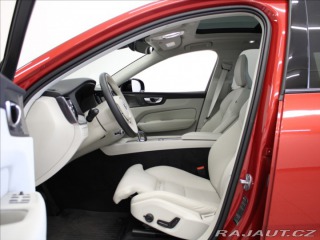 Volvo XC60 2,0 B4 AWD PLUS Dark PANO 2024