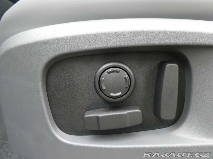 Land Rover Defender 110 3,0 X-Dynamic SE D200 2026