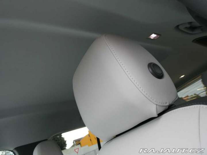 Land Rover Defender 110 3,0 X-Dynamic SE D200 2026