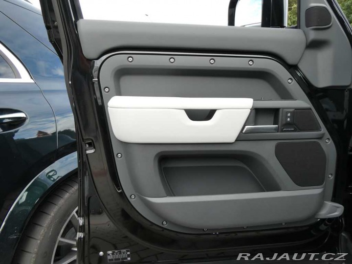 Land Rover Defender 110 3,0 X-Dynamic SE D200 2026