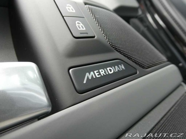 Land Rover Defender 110 3,0 X-Dynamic SE D200 2026